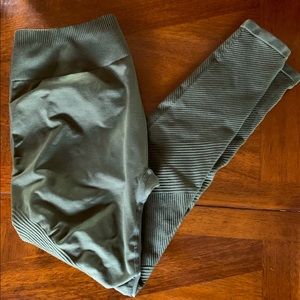 Fabletics leggings - Olive Green